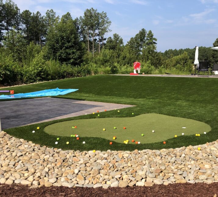 Putting turf with multiple golf balls